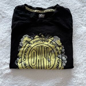 DKNY Men's Black and Gold Graphic Tee
